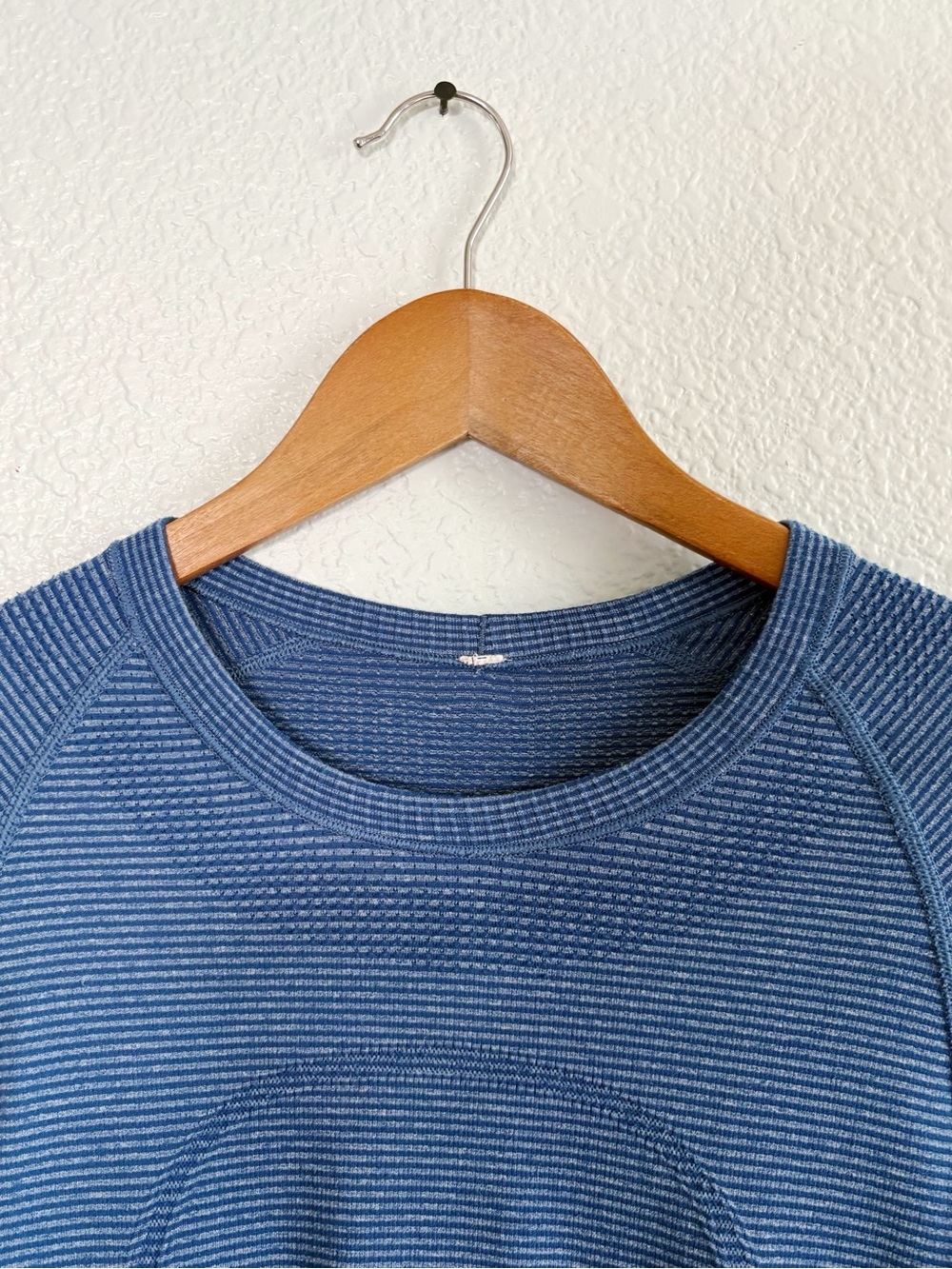 Lululemon Swiftly Tech Long Sleeve Crew Size 4 Blue - Picture 3 of 5